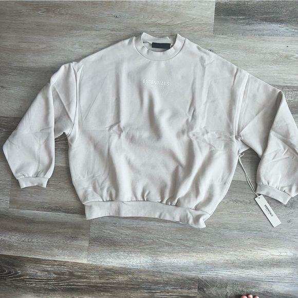 NWT Fear of God Essentials Core Crewneck in Silver Cloud - Picture 8 of 12